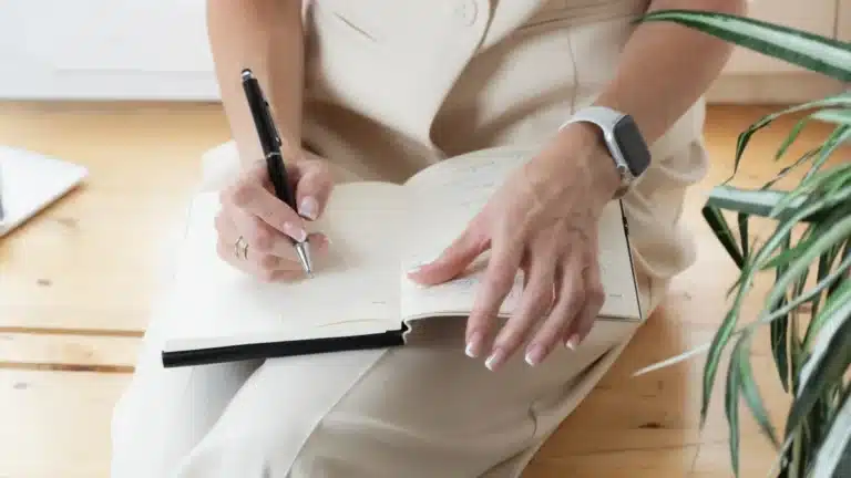 woman with adhd using the 1-3-5 method to increase productivity.